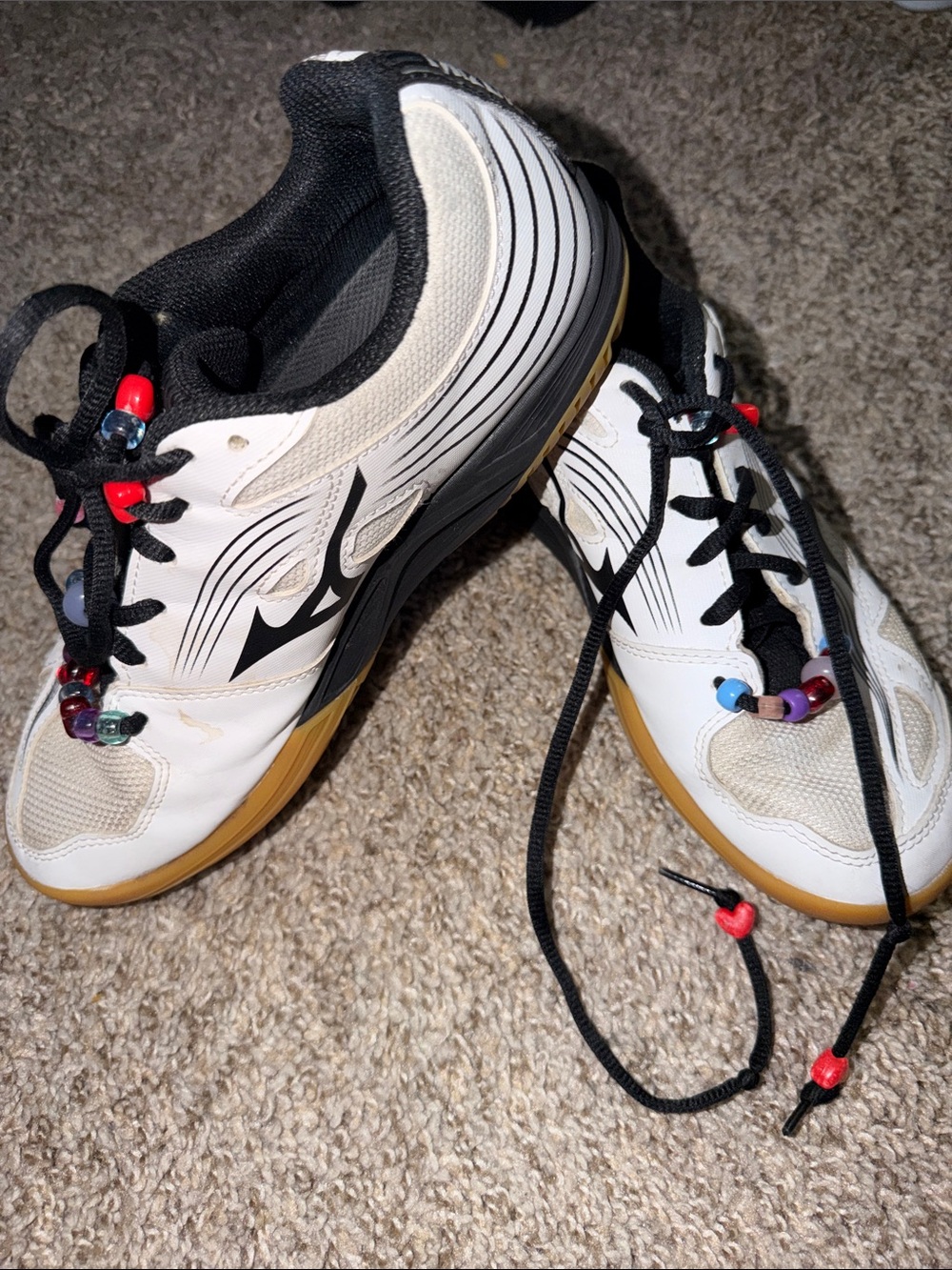 Mizuno Women’s White, Black & Gum Low-Profile Athletic Shoes size 8 volleyball